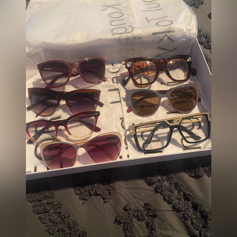I only have one head so let’s pass these on seven pairs of  fun glasses. 👓🕶️👓🕶️